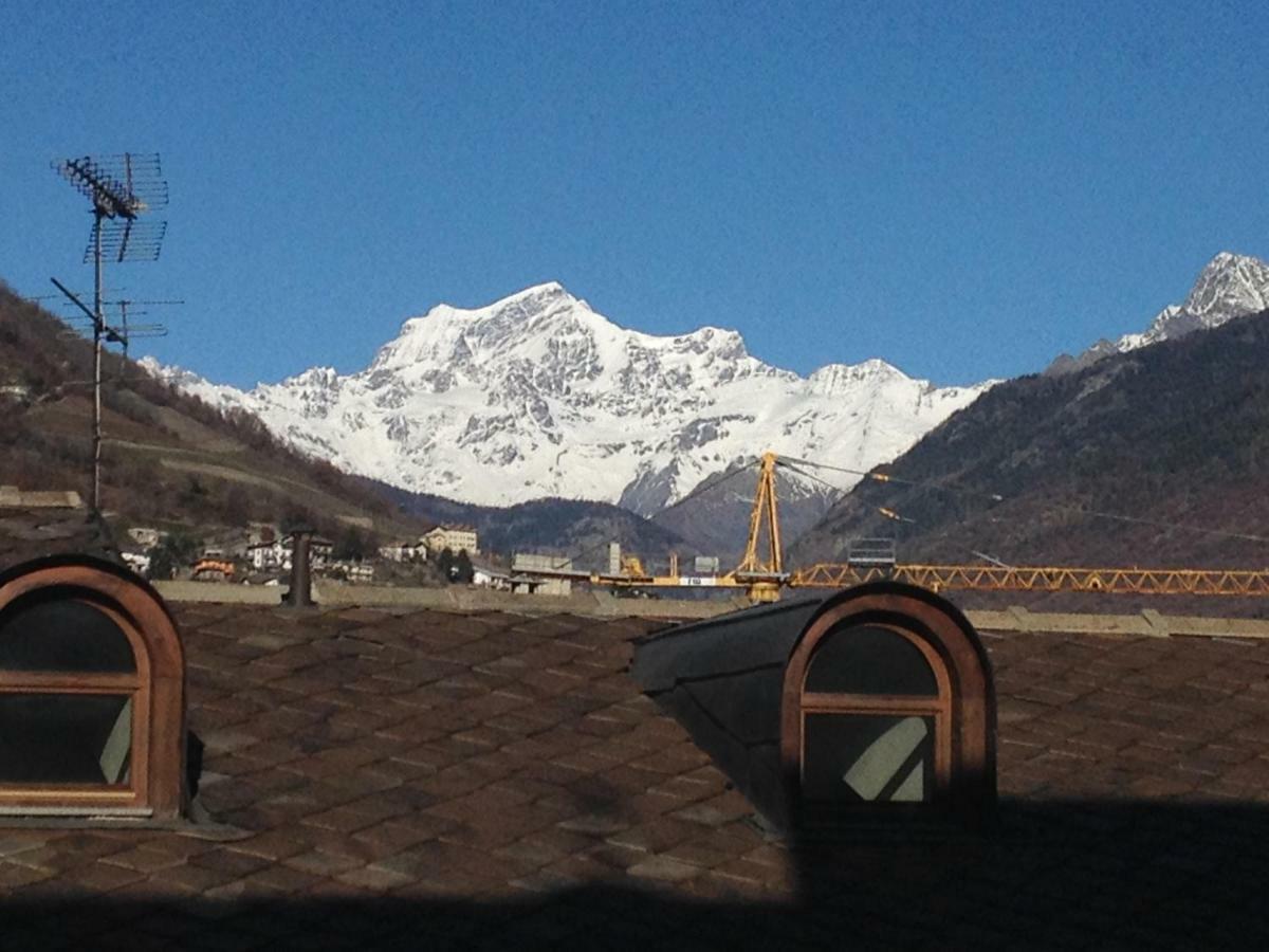 Un Nido Nel Centro Storico Con Garage Apartment Aosta Luaran gambar